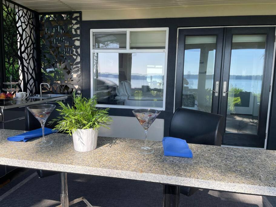 Saanichton Waterfront 2Br Suite With Superb Views Ngoại thất bức ảnh